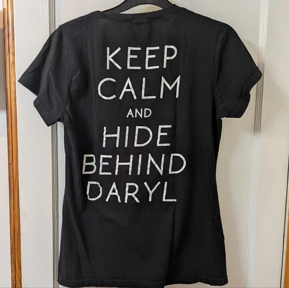 The Walking Dead Daryl Dixon V-Neck T-Shirt - Picture 5 of 7